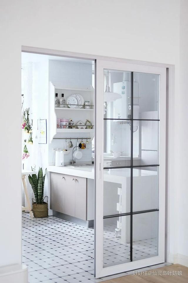 客厅不放家具怎么布置,客厅不大怎样摆家具