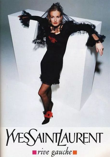 那个卖口红的YSL，教会女孩不色情的穿黑*袜丝**