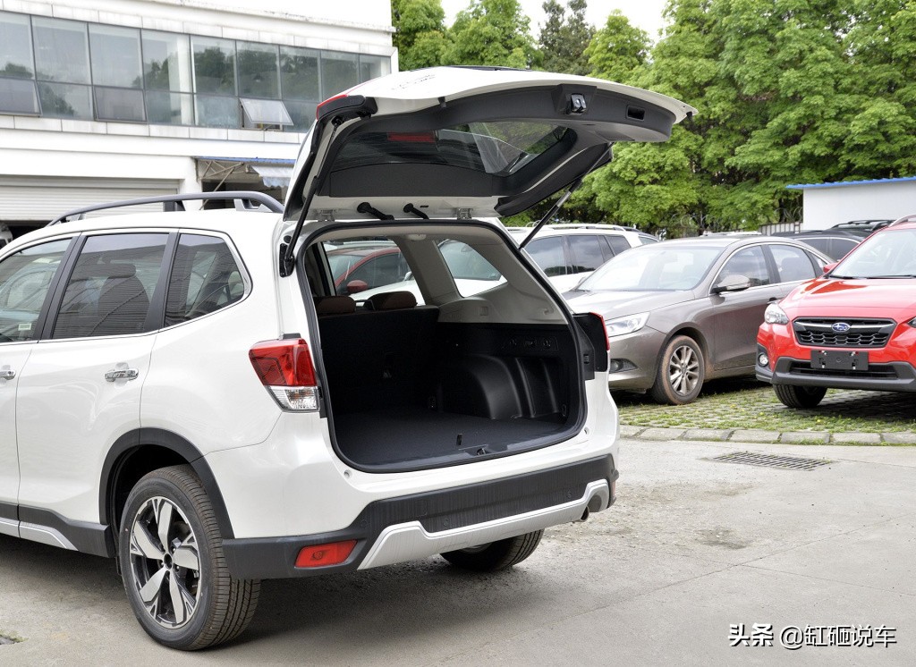 有多少人懂得欣赏它？全系标配真皮方向盘，原装进口还是四驱