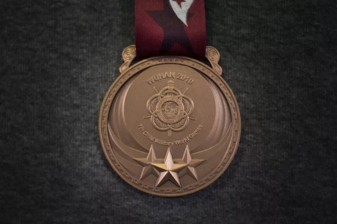 2019武汉军运会中国奖牌,武汉军运会颁奖礼服