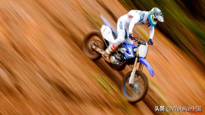 摩托车如何平稳地在湿滑路面下坡,越野摩托车下坡的教学