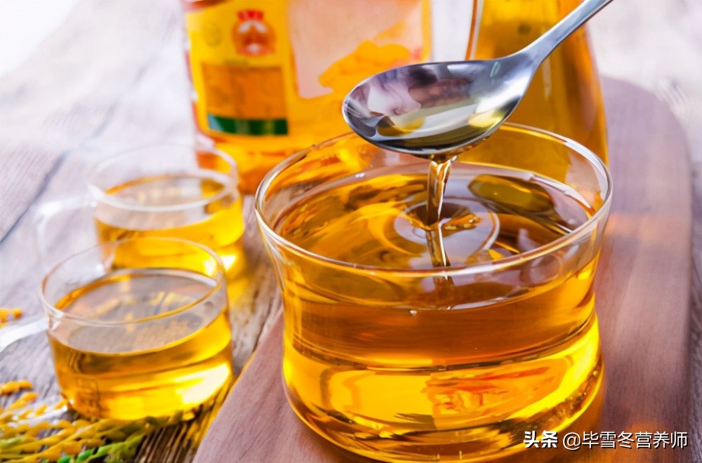 花生油揭秘,炒菜该用哪个花生油口感好