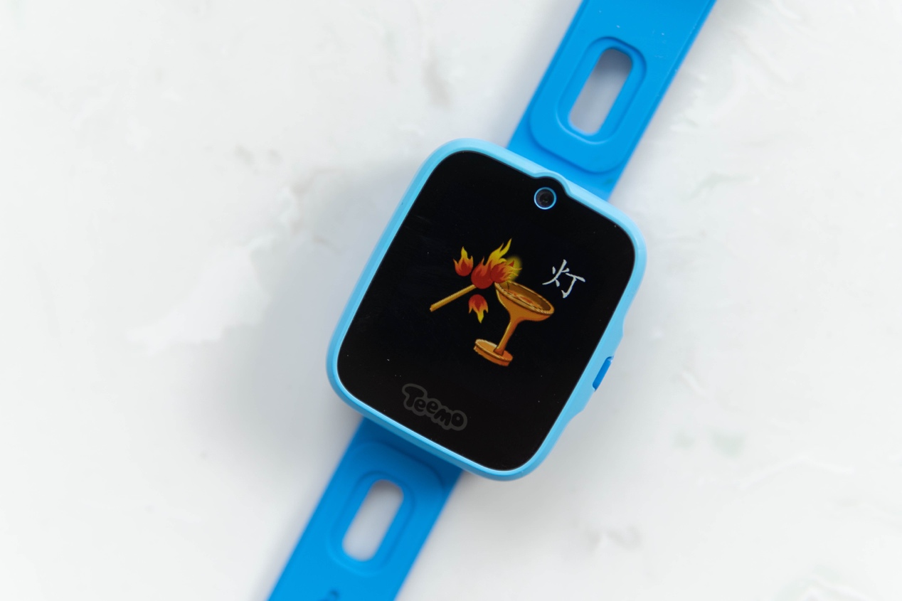 不在孩子身旁也守护安全,糖猫A10儿童电话手表,宝贝家长都喜欢