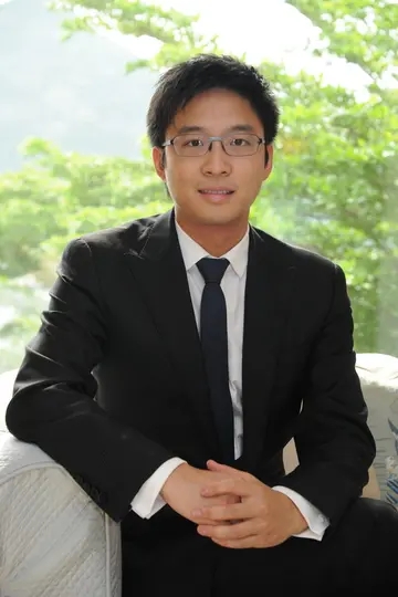 10位“浪荡”的富二代,个个换女友如换衣服,王思聪只是小萌新