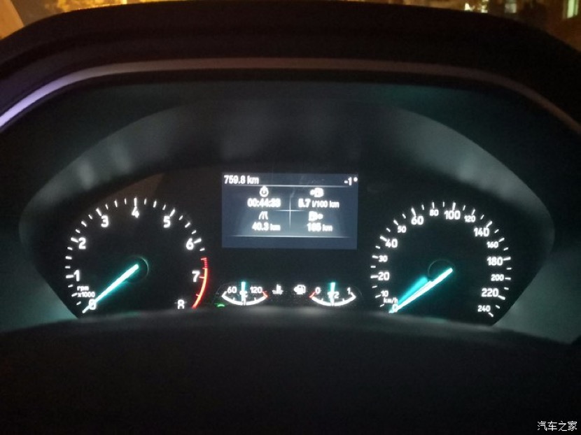 焕然新生全新一代福克斯试驾,17款1.5t福克斯三厢试驾测评