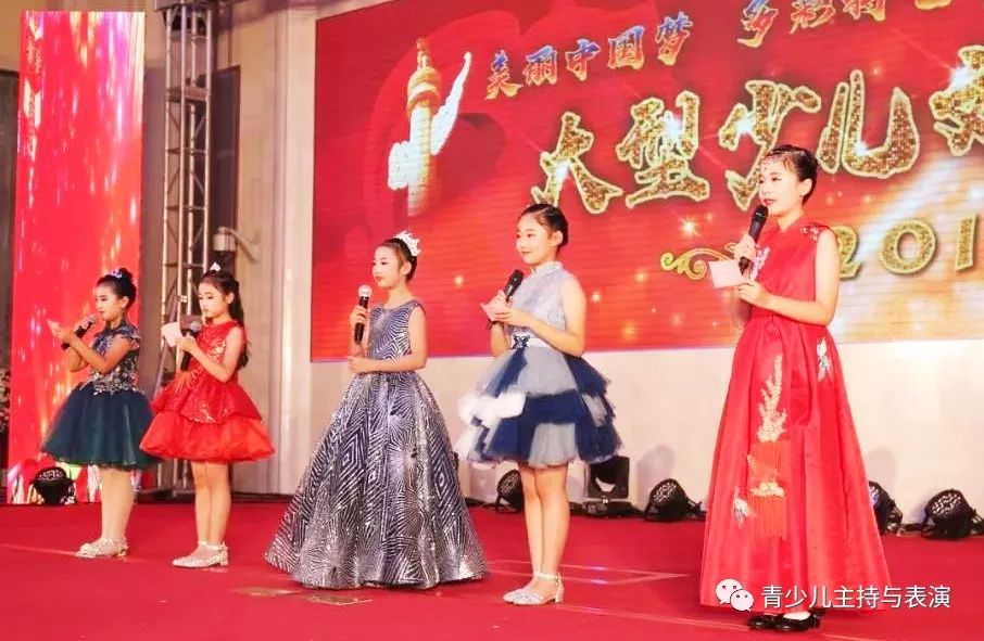 华艺口才课堂主持人服装,冬季口才主持考级服装搭配