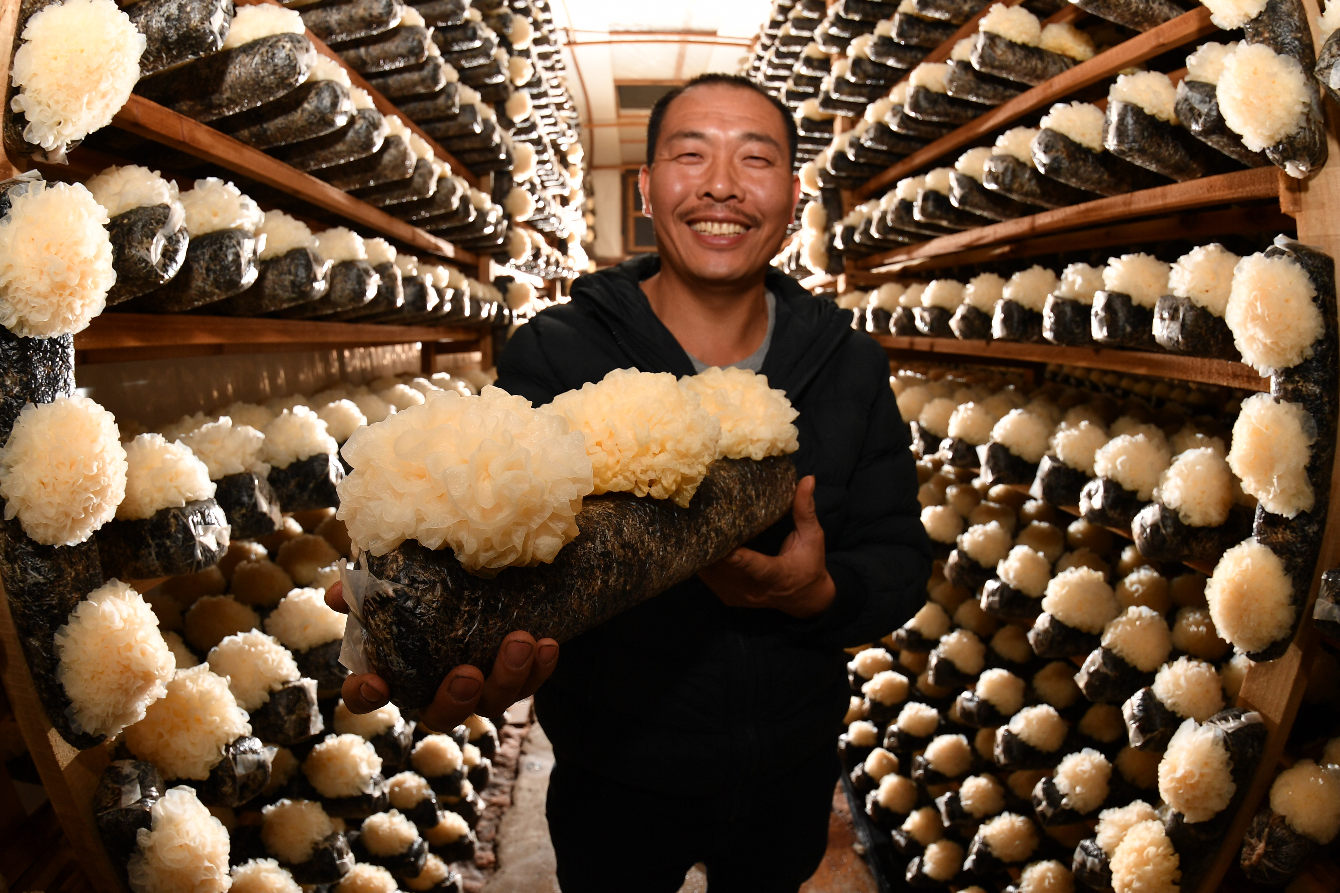 90后大学生拼多多开店月入两万,小伙做拼多多半年