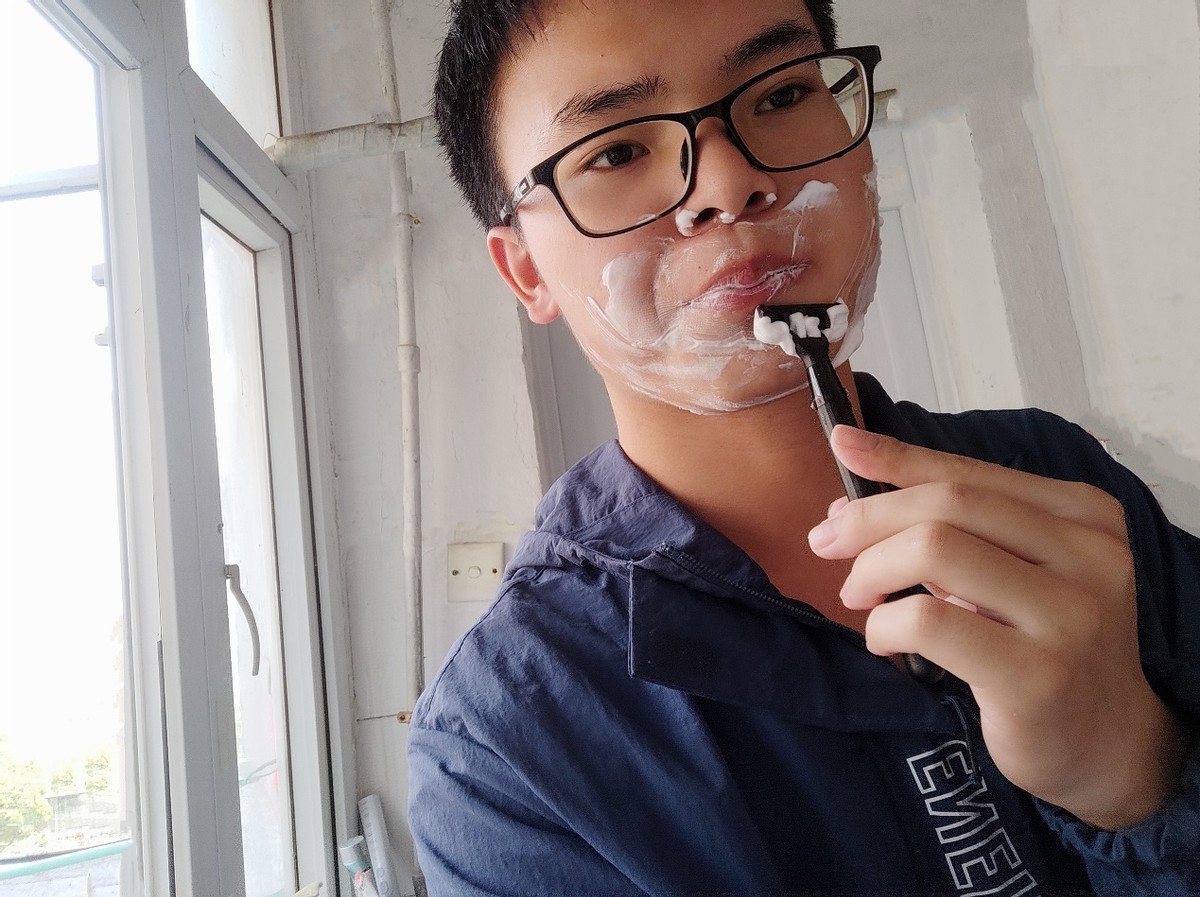 原装进口刀头净颊剃须体验,三刀头轻奢级剃须体验