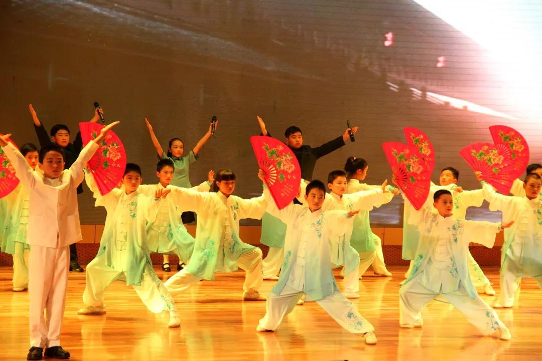 南山有一所“宝藏”学校,师生在“南海”立德启航