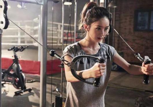 赵丽颖产后出院气色超好，凭什么？