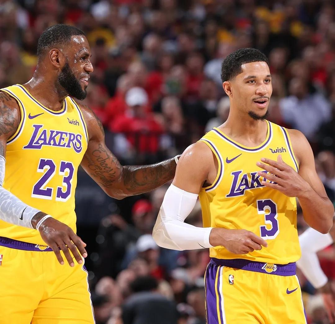 詹姆斯休战戴维斯,詹姆斯怎么回应蕾哈娜