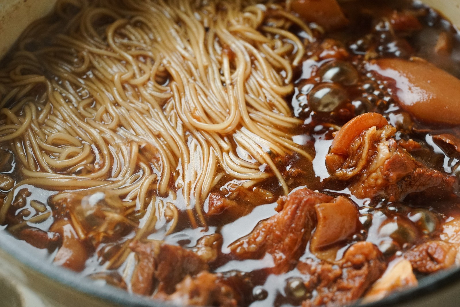 红烧羊肉羊肉面的家常做法,羊肉汤可以煮红烧牛肉面吗