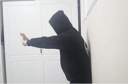 肩胛骨凸出什么动作改善,肩胛骨不良体态