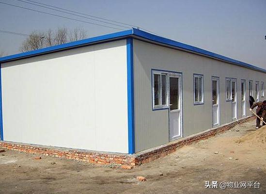 彩钢板平顶房漏水,彩钢板房地面下雨漏水