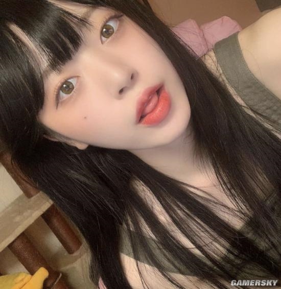 坏坏的动作惹人怜爱韩国美女游戏up主godlita