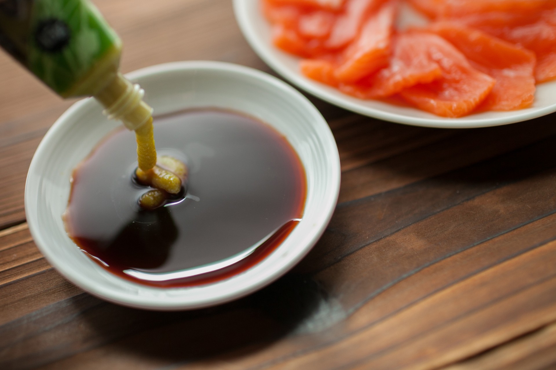 芥末为什么是黄的,芥末为什么变成黄色了