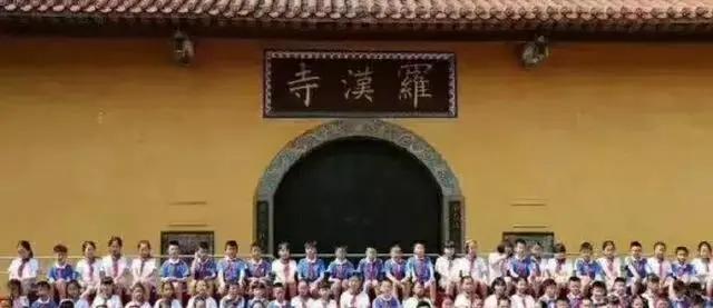 吴京零片酬助演汶川地震改编电影,吴京救灾真实照片