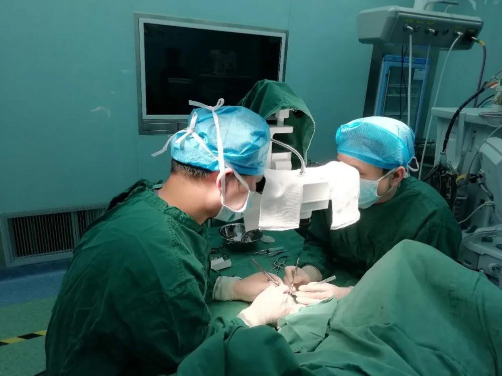 断指再植接动脉显微镜视频,穿针引线手术