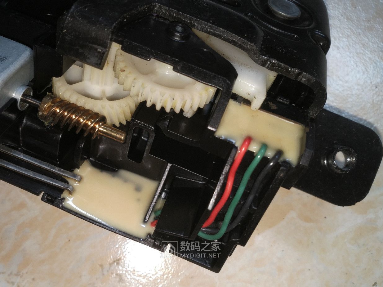 福特嘉年华尾箱关好仪表显示未关,福特嘉年华后备箱锁维修