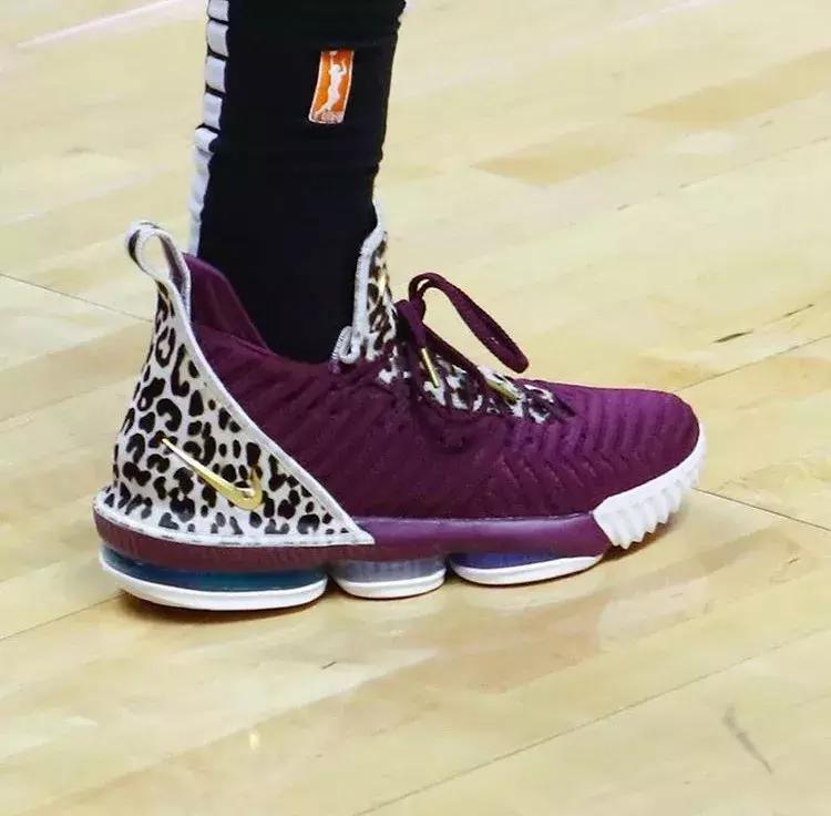 NBA球员今日上脚：詹姆斯穿纪梵希联名款，字母哥一代MVP配色