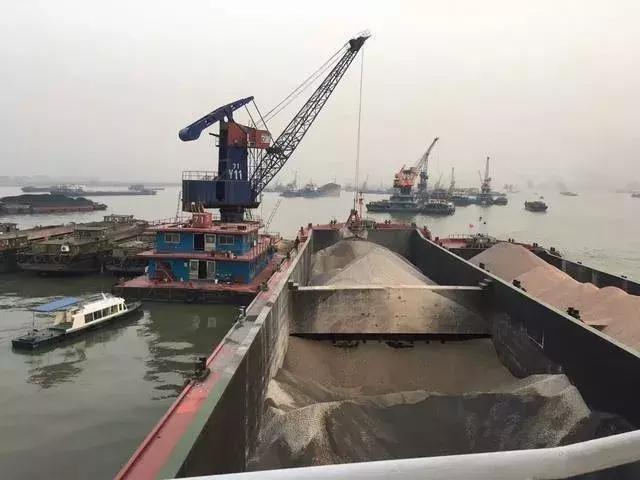 沙子便宜还是石子便宜一些,现在沙子和石子价格视频