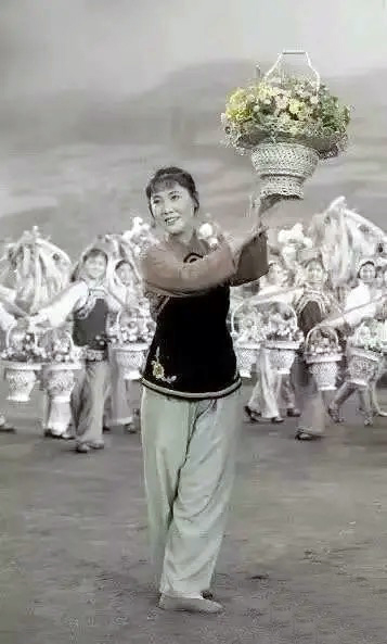 老照片：杨春霞李炳淑少女照，19岁的王昆，马玉涛郭兰英的年轻照