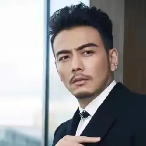 行走的荷尔蒙,这6位越老越有味,大胡茬克制又霸道,气质太绝了