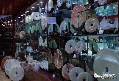 中国一名玉器商人在缅甸,中缅边境玉器店