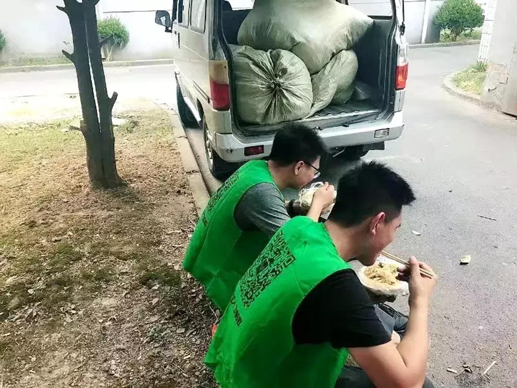 马云收废品搞笑视频,马云最后一百万做了什么