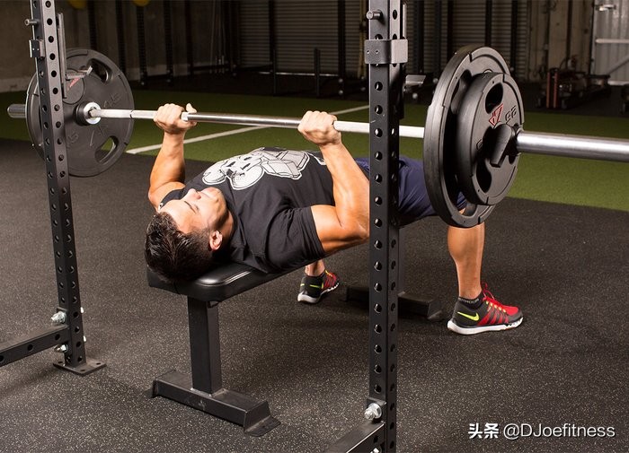 没有科技的健身达人,健美肩部肌肉