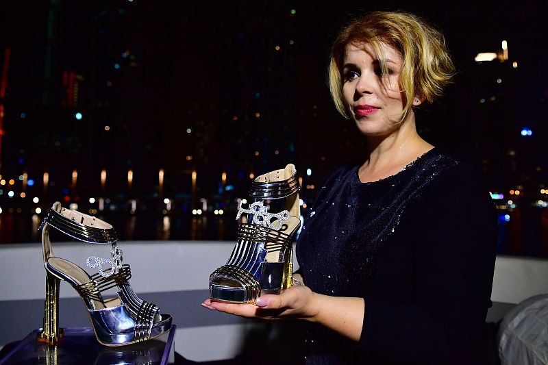 最贵的高跟鞋里面含有陨石,天价粉红高跟鞋