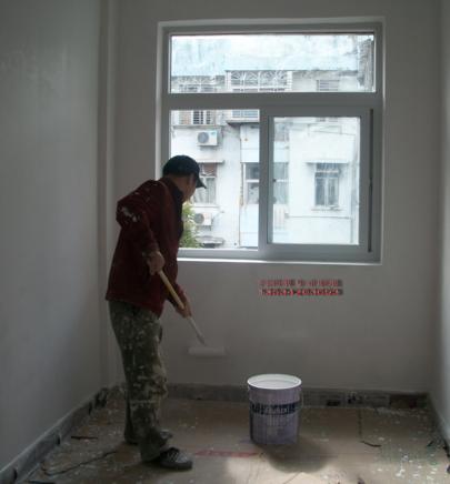 墙面泛碱如何彻底处理,农村房墙面返潮起碱掉皮怎么处理