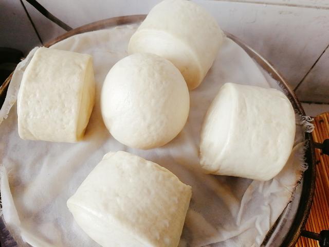 馒头怎么放不干不裂,馒头过夜要怎样保存才会保持松软