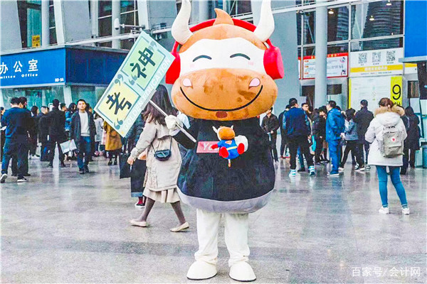 管理会计和财务会计区别案例,管理会计师vs财务会计