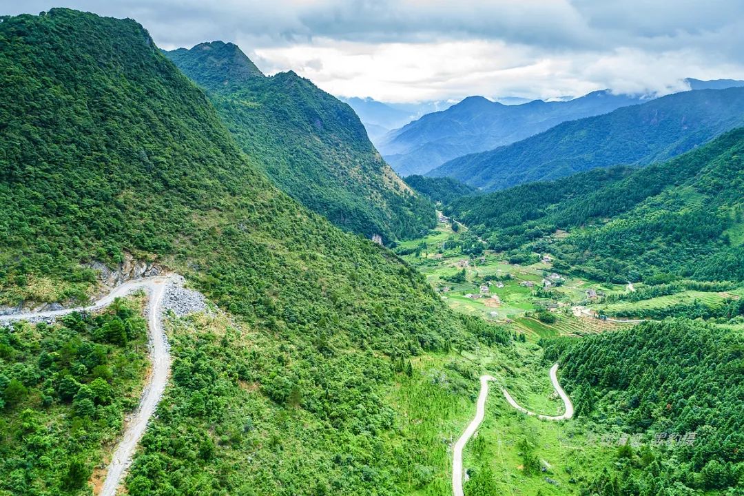 徒步穿越秦岭无人区,徒步穿越喀斯特森林