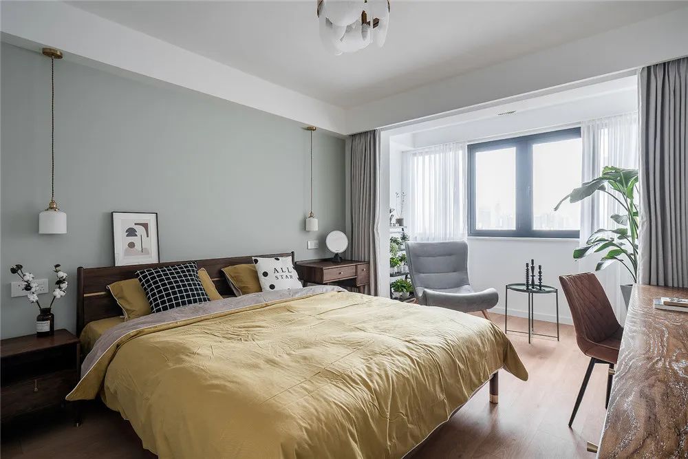 带阳台的卧室就这样装真的别犹豫,带阳台的卧室窗帘怎么装实用好看