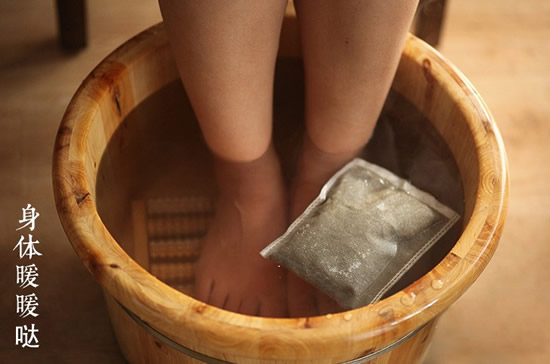 夏季热水泡脚心慌气短是怎么回事,温水泡脚一会有点难受心慌