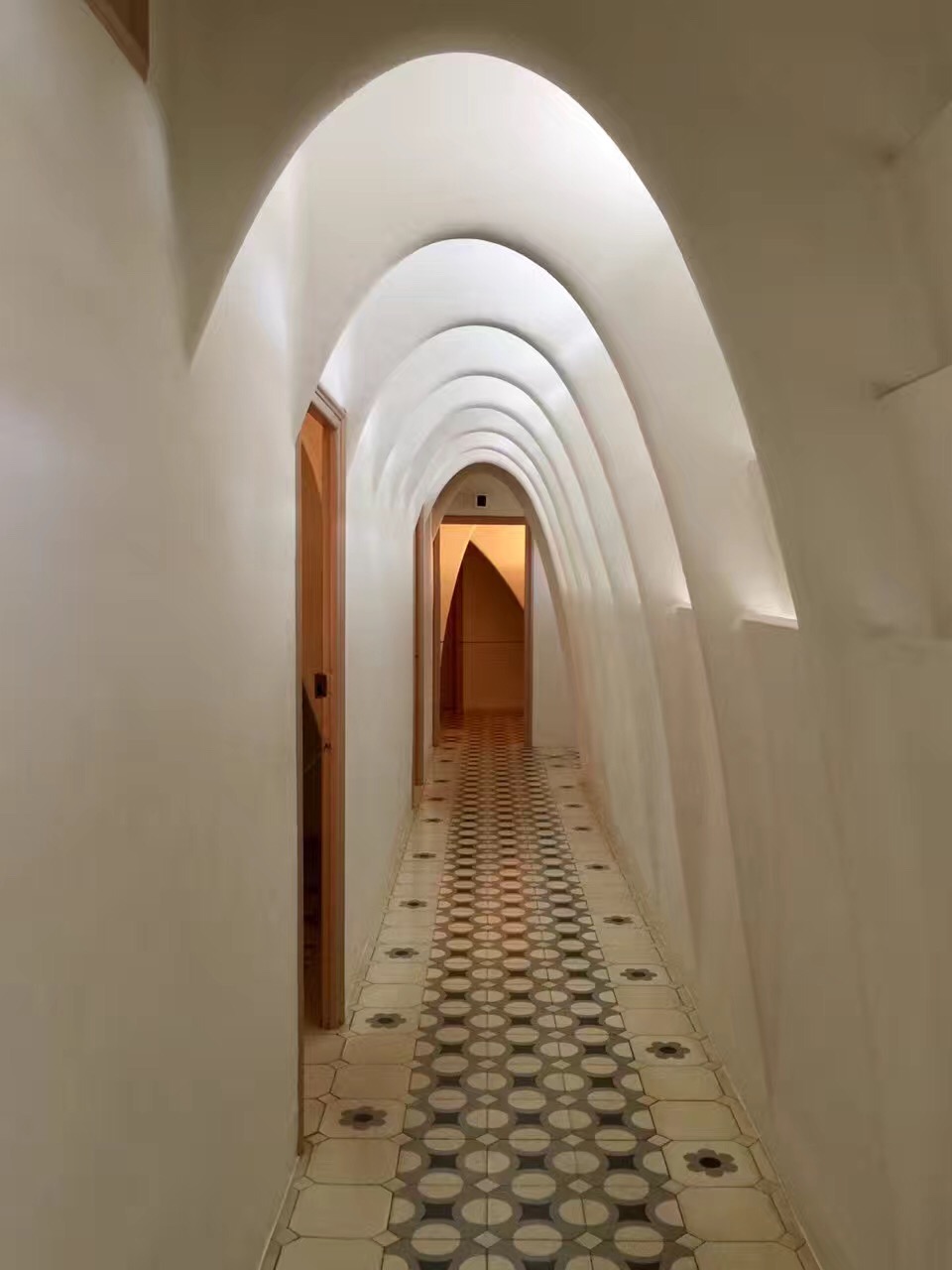 西班牙建筑大师高迪回顾展,西班牙高迪几个典型建筑