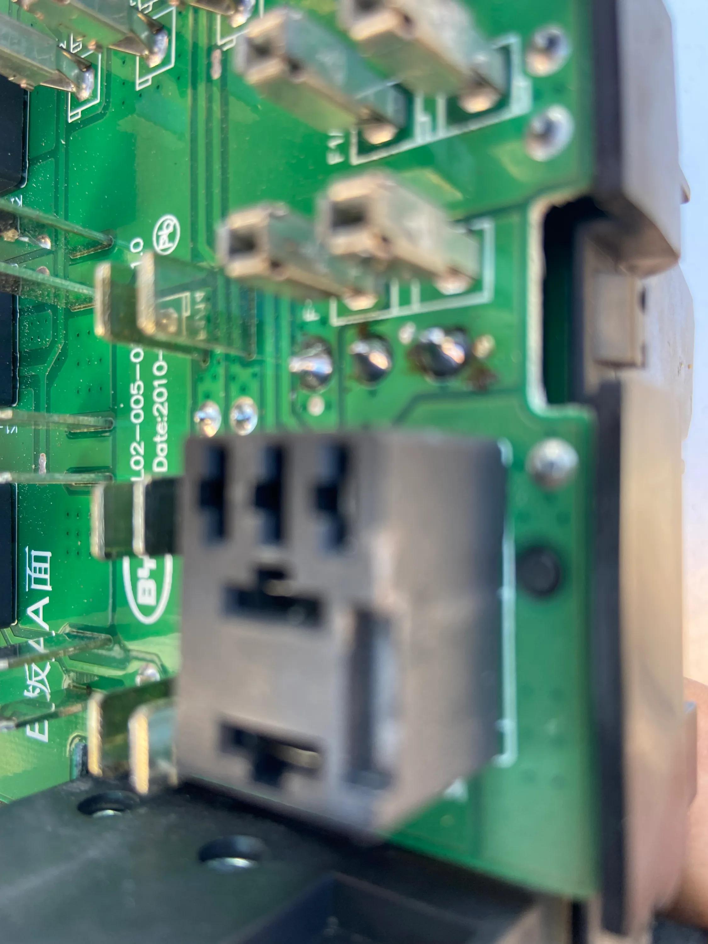 终于忍不住了，再次看到这几个字：未检测到钥匙，拿起了螺丝刀