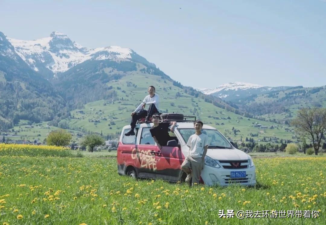 三个人一辆面包车环游世界,3个小伙开面包车