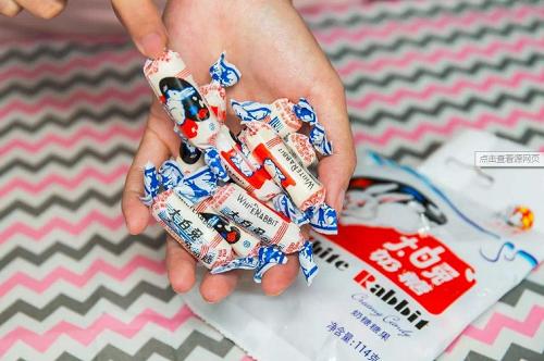 大白兔奶糖里面的透明纸怎么做的,大白兔奶糖的包装纸可以用来干嘛