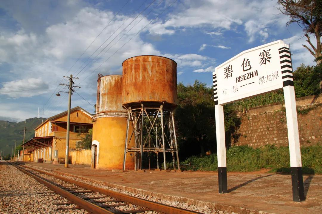 还记得朱自清的荷塘月色吗,朱自清火车站背影原型照片