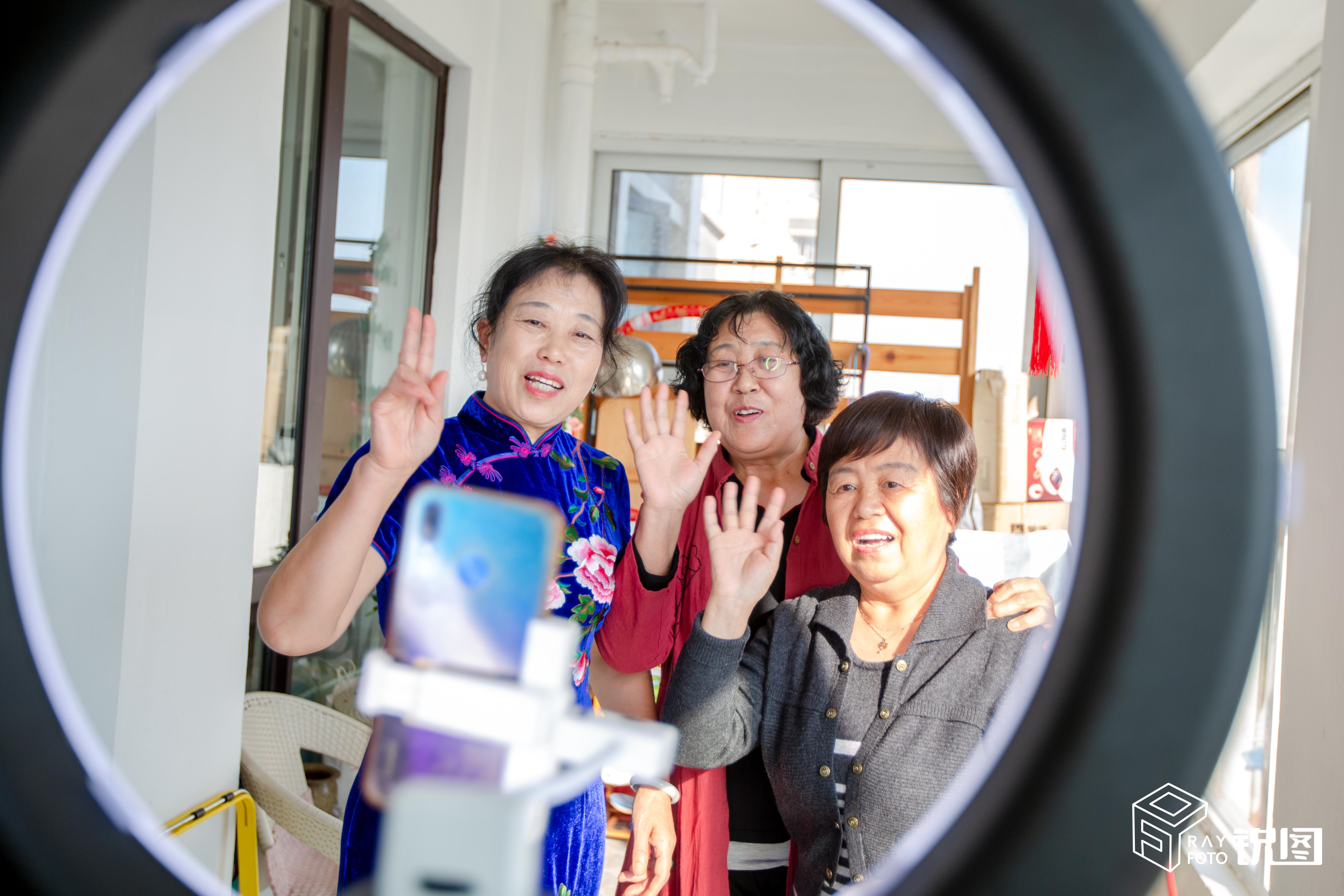 三个时尚奶奶,三个老奶奶创业