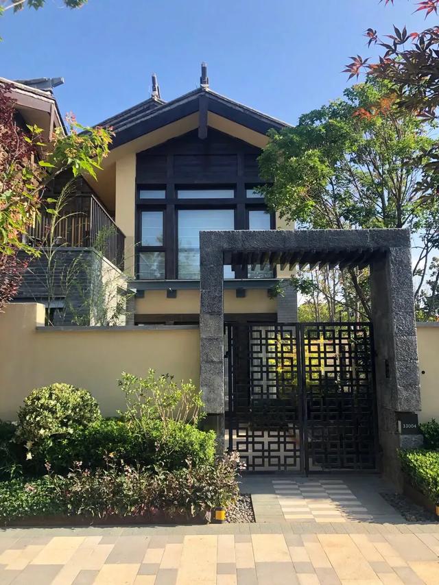 有时候使人疲惫的不是远方的高山,让人疲惫的不是远山而是鞋里的沙