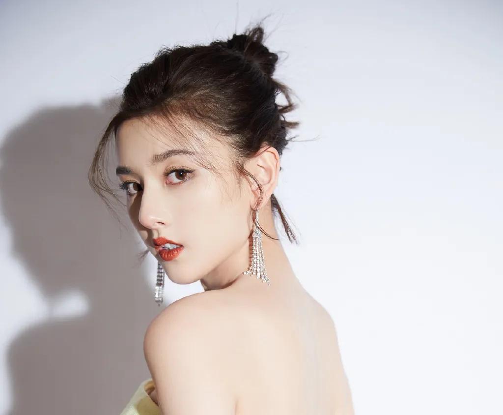 微笑着告别的眼睛怎么画,深邃的小眼睛适合怎么画眼妆