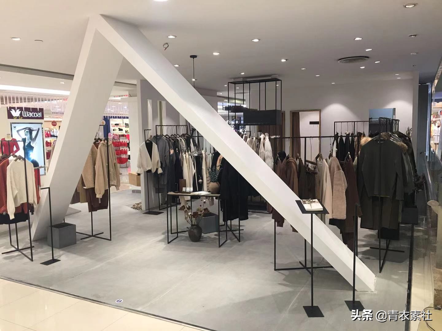 服装行业的实体店现状与前景,今年的服装行业实体店生意好做吗