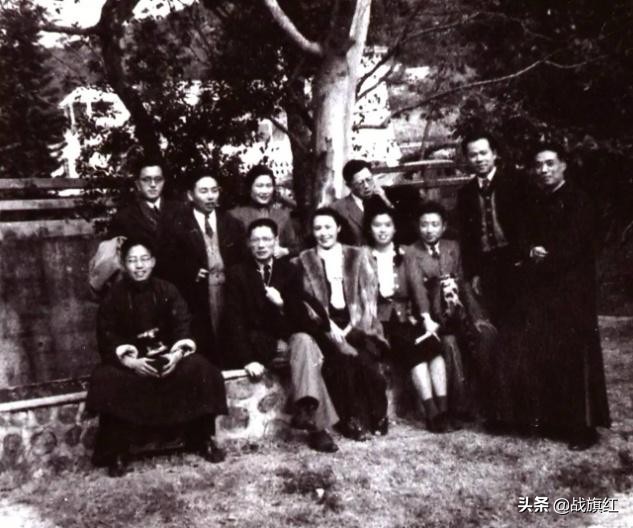 日军*锁封**港岛，要求文化名人“报到”，我方组织特殊营救