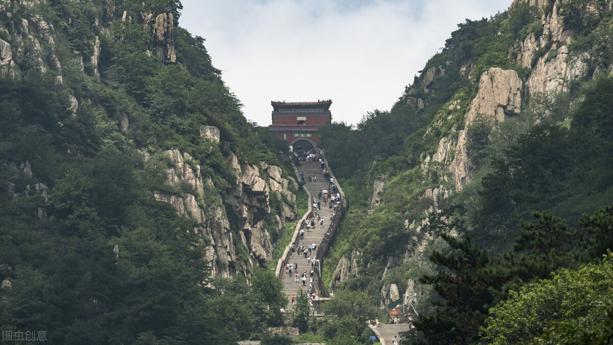 登上泰山极顶看日出,泰山极顶完整版