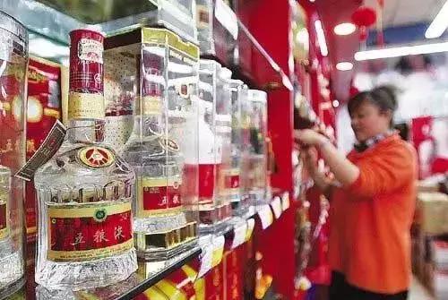 茅台和五粮液价格如何拉开的,如何看待茅台降价和五粮液提价