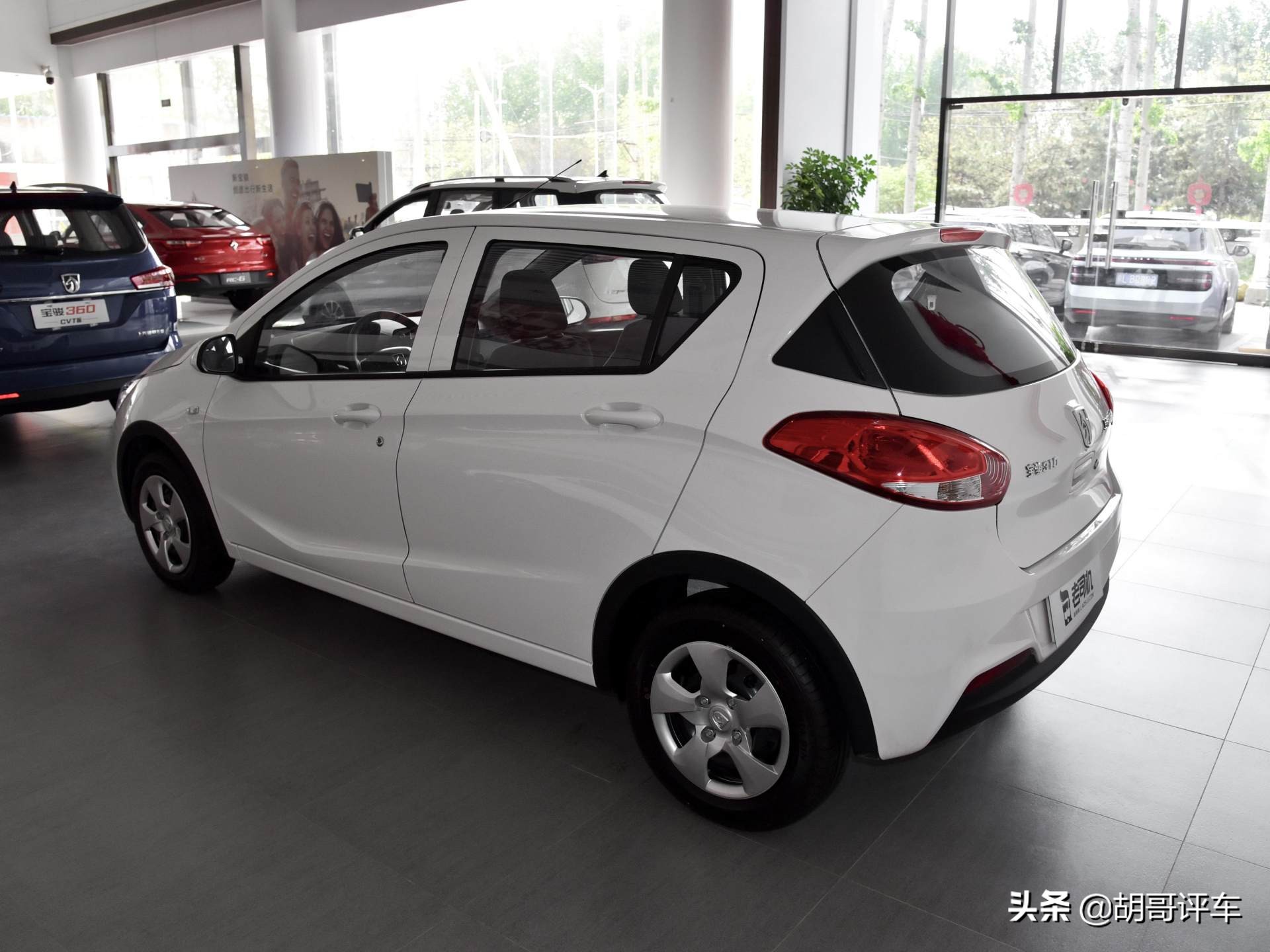 代步车推荐宝骏310实用,买菜车家用车